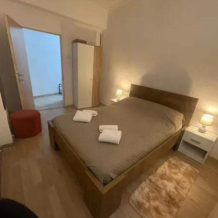 Center Apartment *